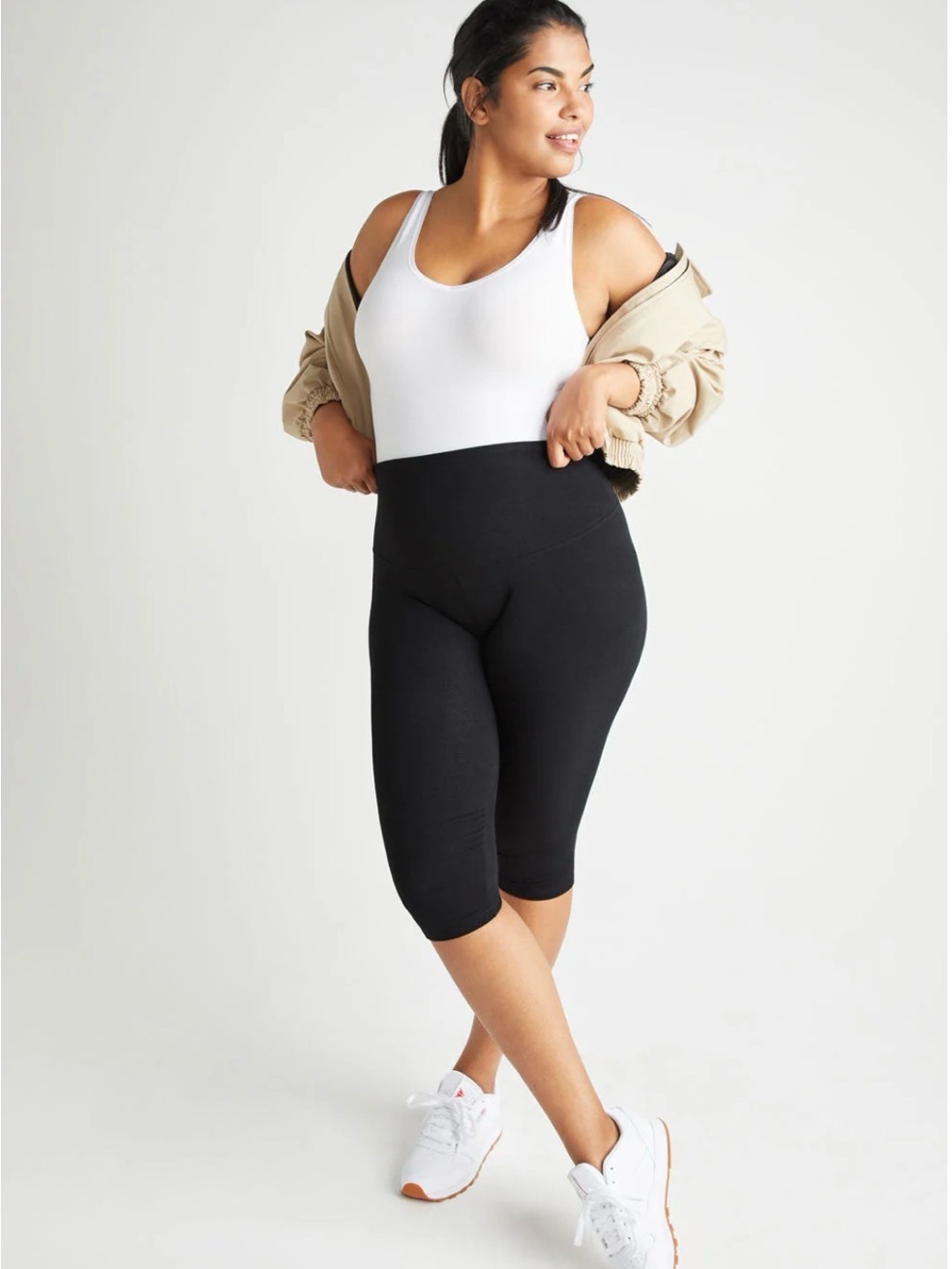 SHAPEWEAR CROP CAPRI SHAPING LEGGINGS SIZE MED BLACK NWT